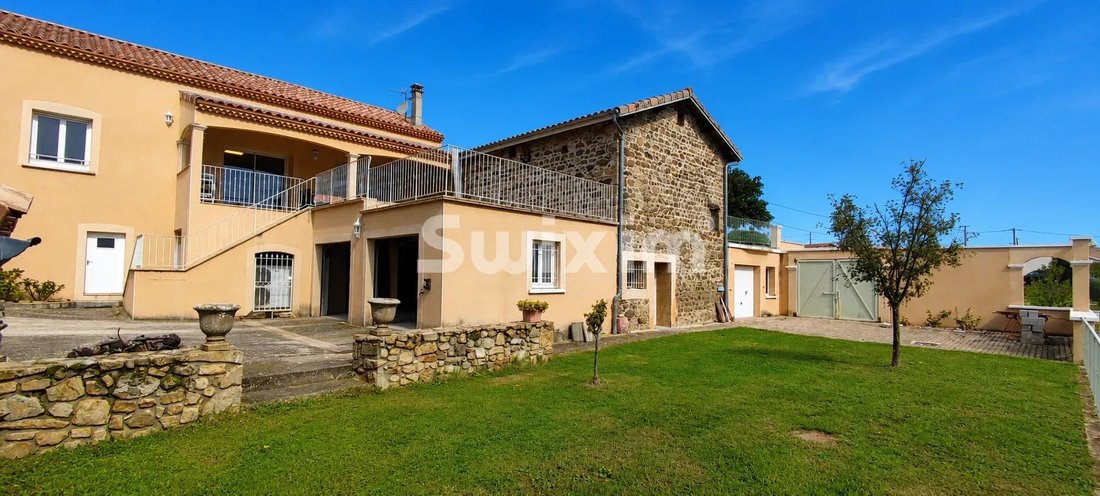 Estate in Condrieu, Auvergne-Rhône-Alpes, France 1 - 16649132
