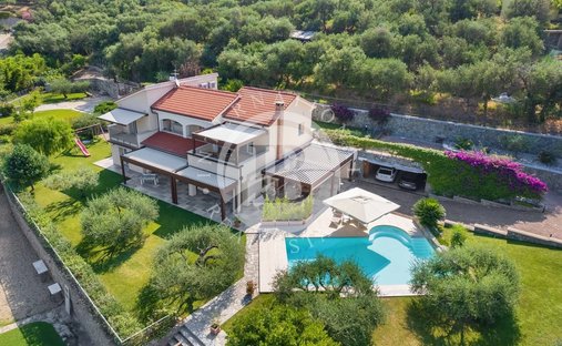 Villa a Toirano, Liguria, Italia 1