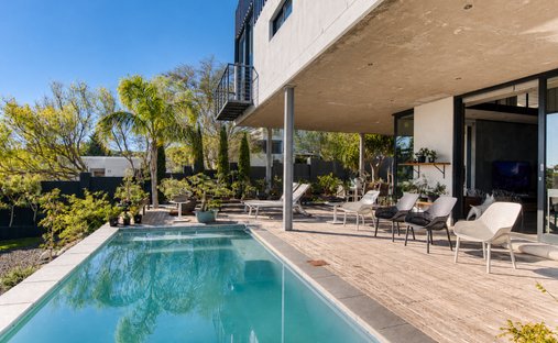 Country House in Heldervue, Helderberg, Cape Town 1