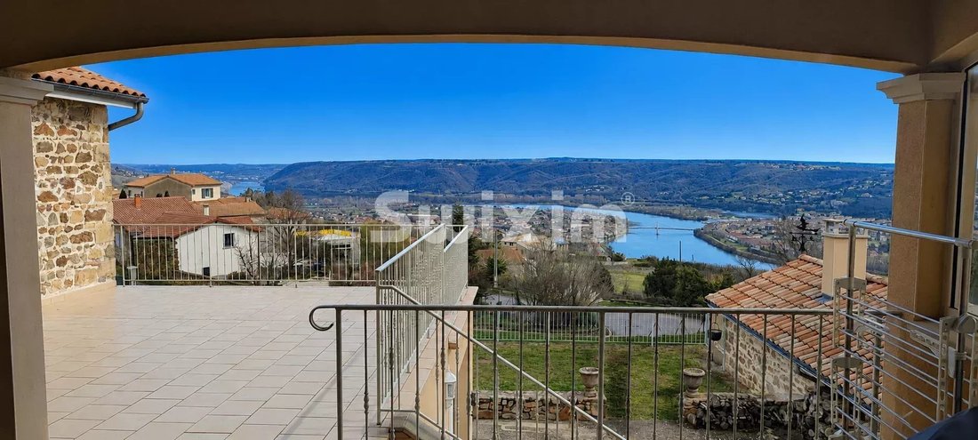 Estate in Condrieu, Auvergne-Rhône-Alpes, France 1 - 16649132