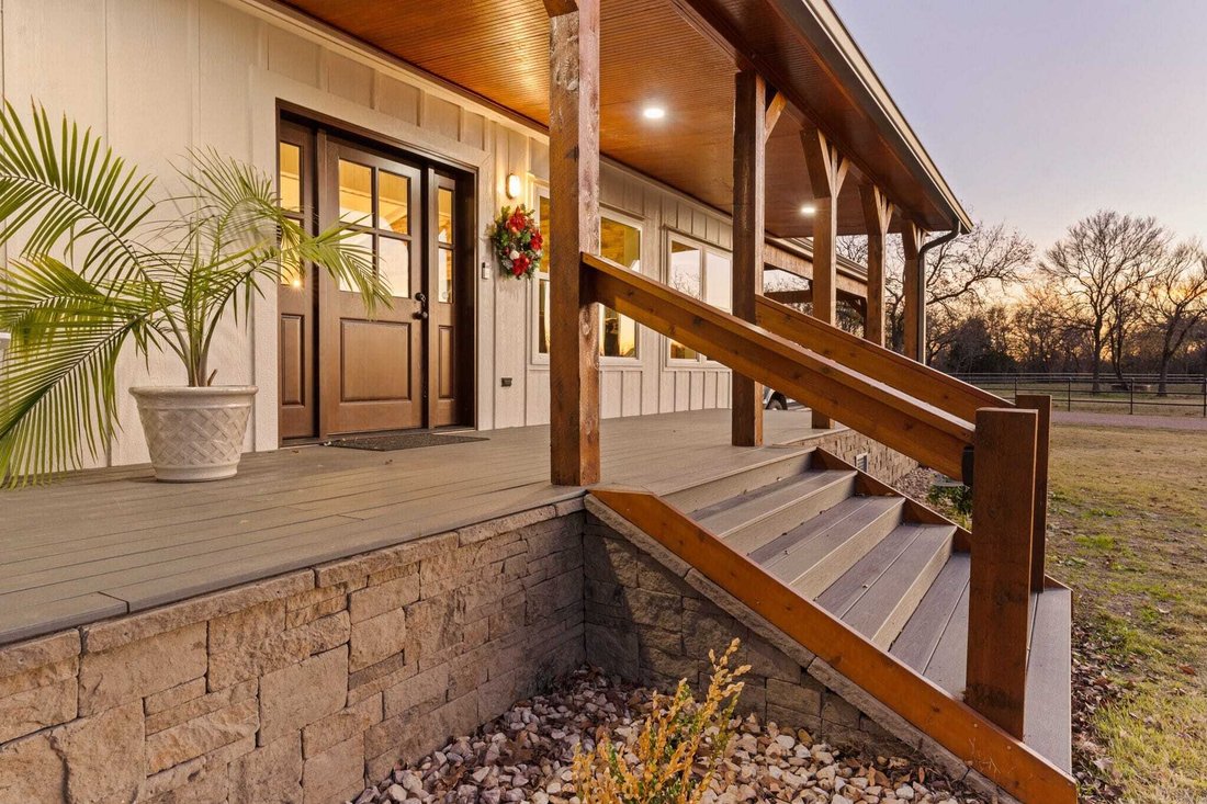 House in Cleburne, Texas, United States 1 - 17585672