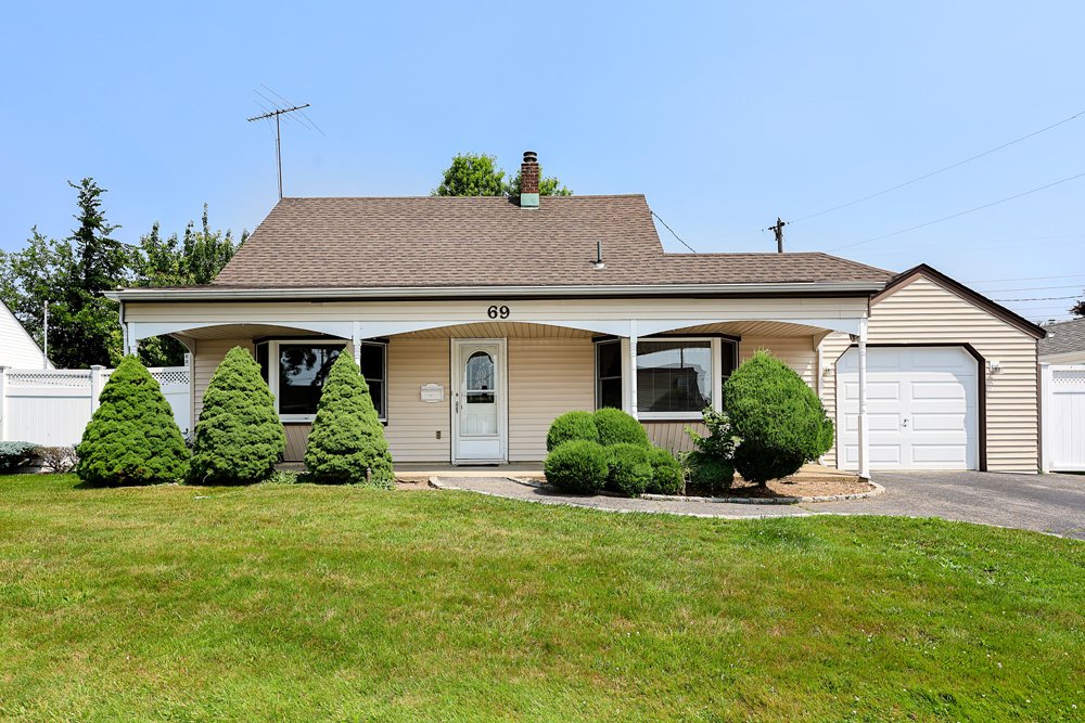 House in Levittown, New York, United States 1 - 18328115