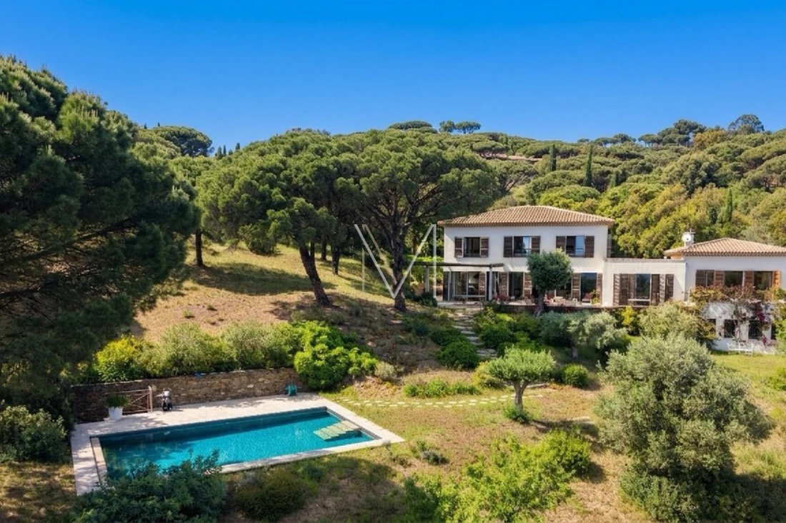 Estate in La Croix-Valmer, Provence-Alpes-Côte d'Azur, France 2 - 18330491