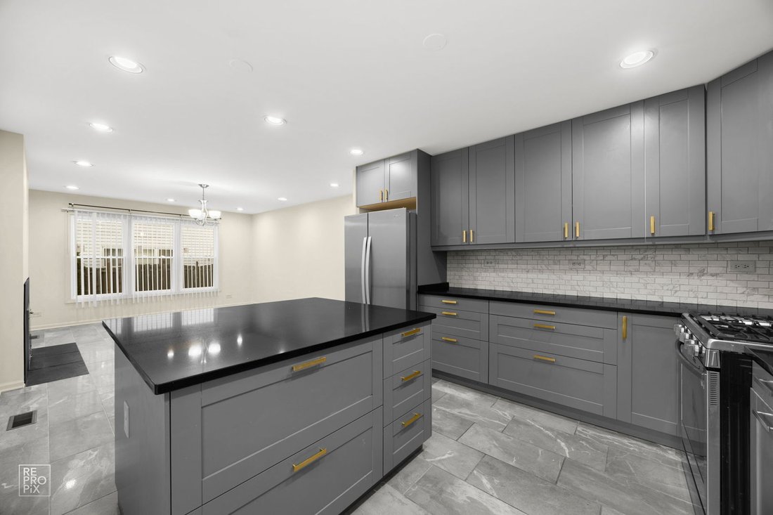 House in Buffalo Grove, Illinois, United States 5 - 18327576