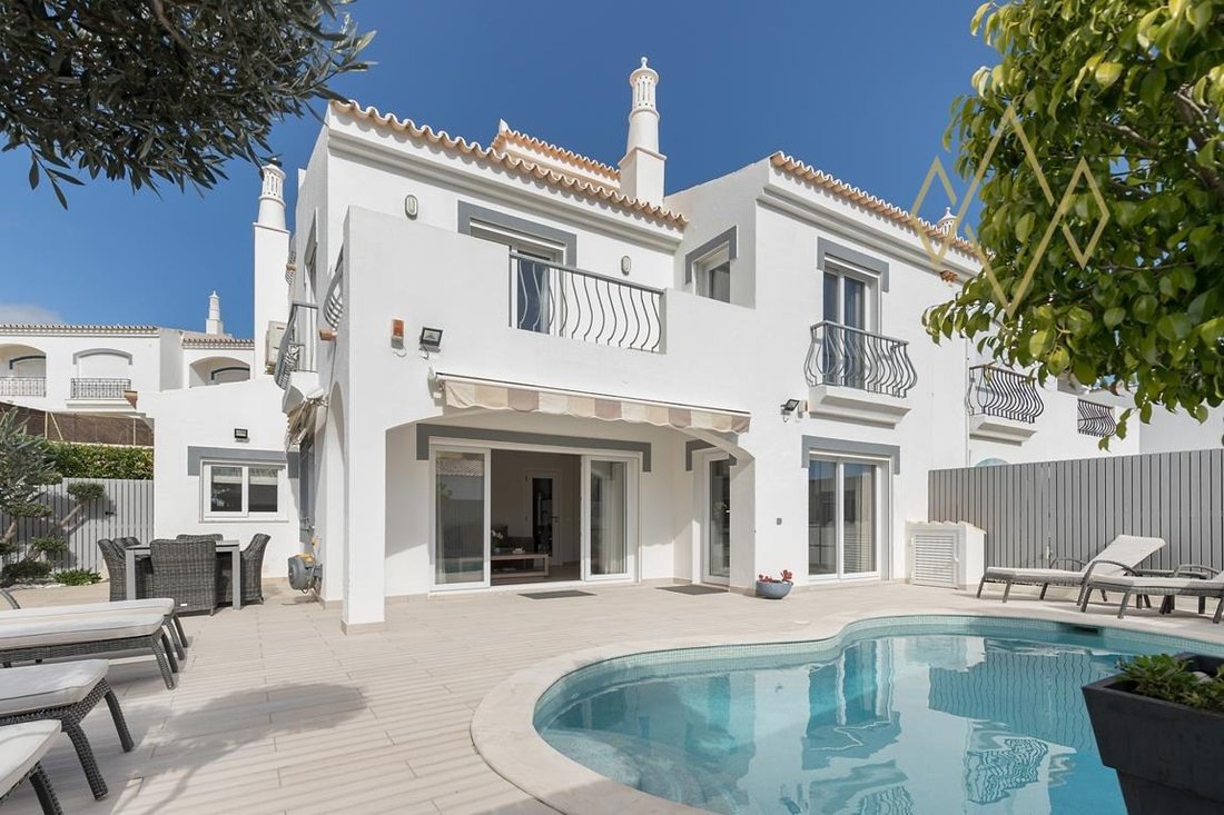 Villa in Vale do Lobo, Almancil, Portugal 1 - 18328671