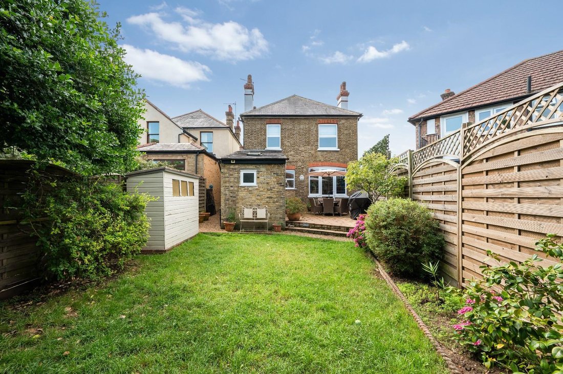 House in London Borough of Sutton, England 5 - 18326847