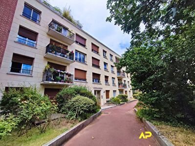 Apartment in Souvenir Français, La Garenne-Colombes, France 3 - 18327853