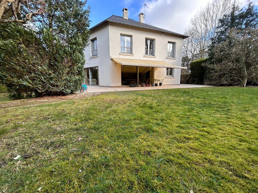 House in Côte Saint Louis, Garches, France 1 - 18330534