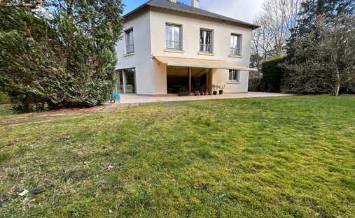 House in Côte Saint Louis, Garches, France 1