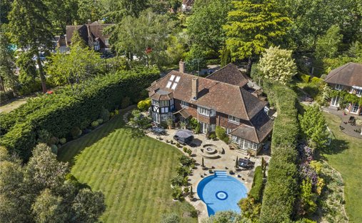House in Fairmile, Elmbridge, England 1