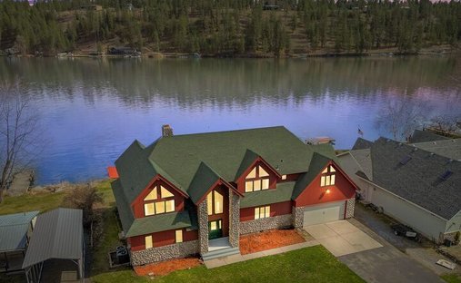 House in Nine Mile Falls, Washington, United States 1