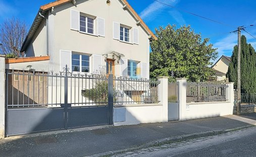 House in Centre, Brunoy, France 1