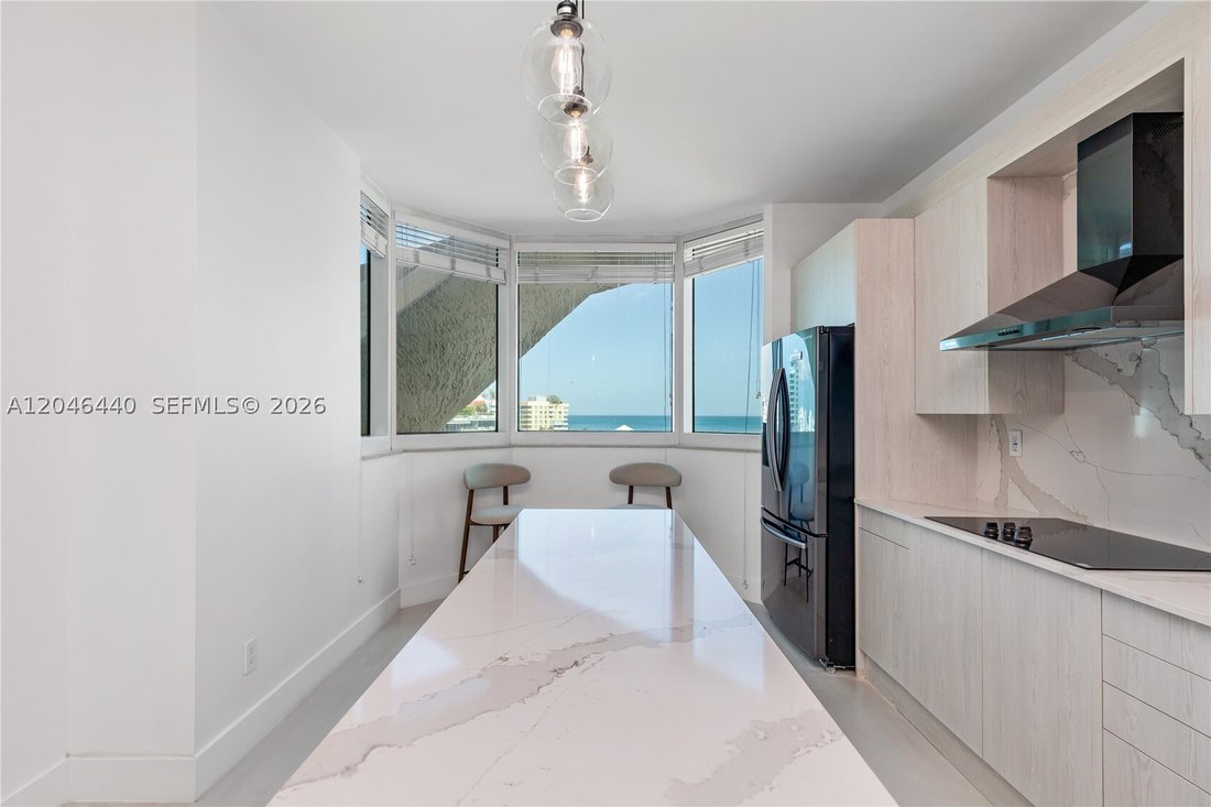 Condo in Miami Beach, Florida, United States 3 - 18326938