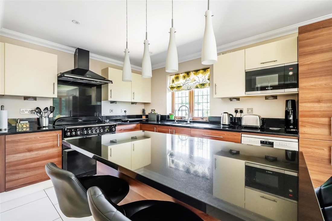 House in Great Bookham, England 3 - 18326863