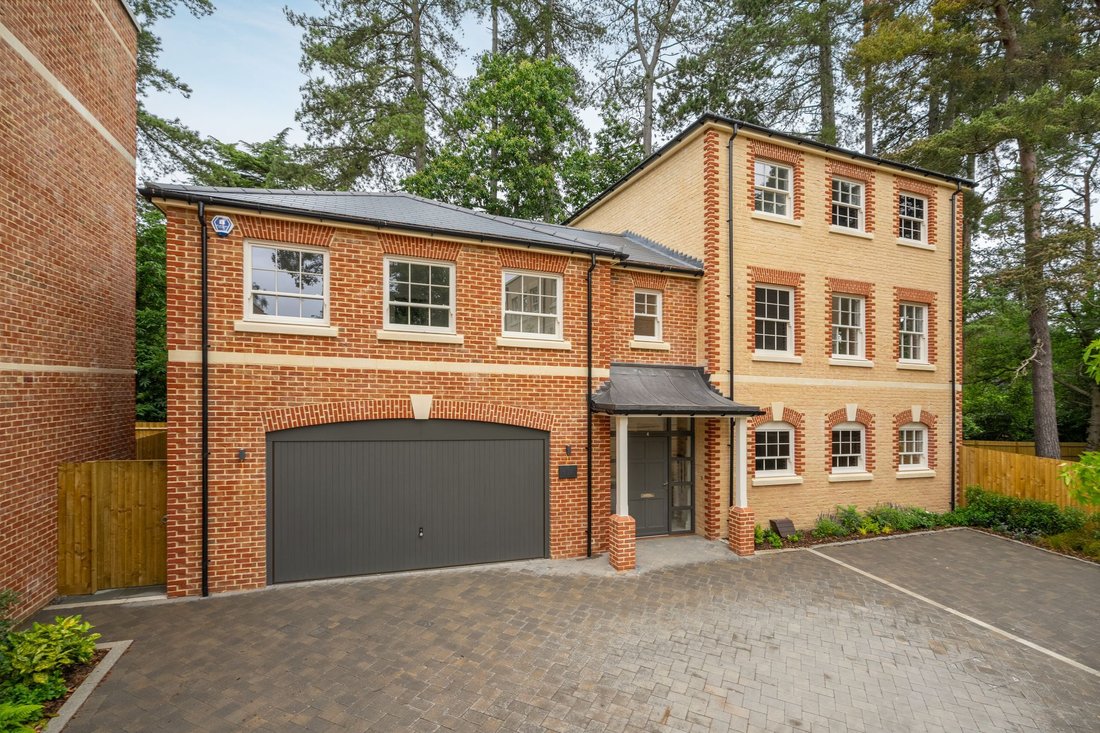 House in Sunninghill, England 1 - 18326868