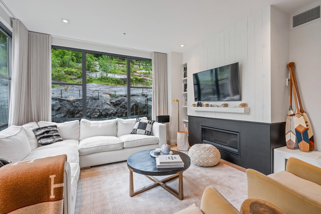 Condo in Mont-Tremblant, Quebec, Canada 1 - 18331791