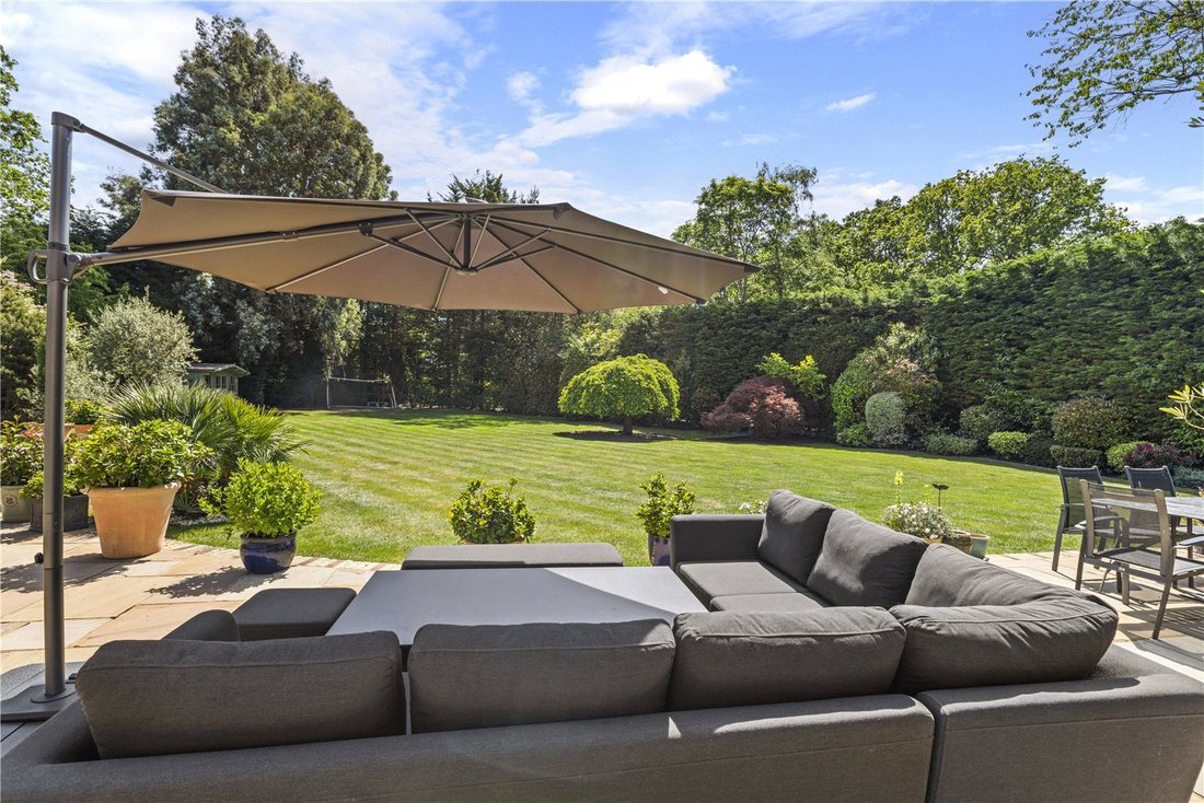 House in Fairmile, Elmbridge, England 5 - 18331024