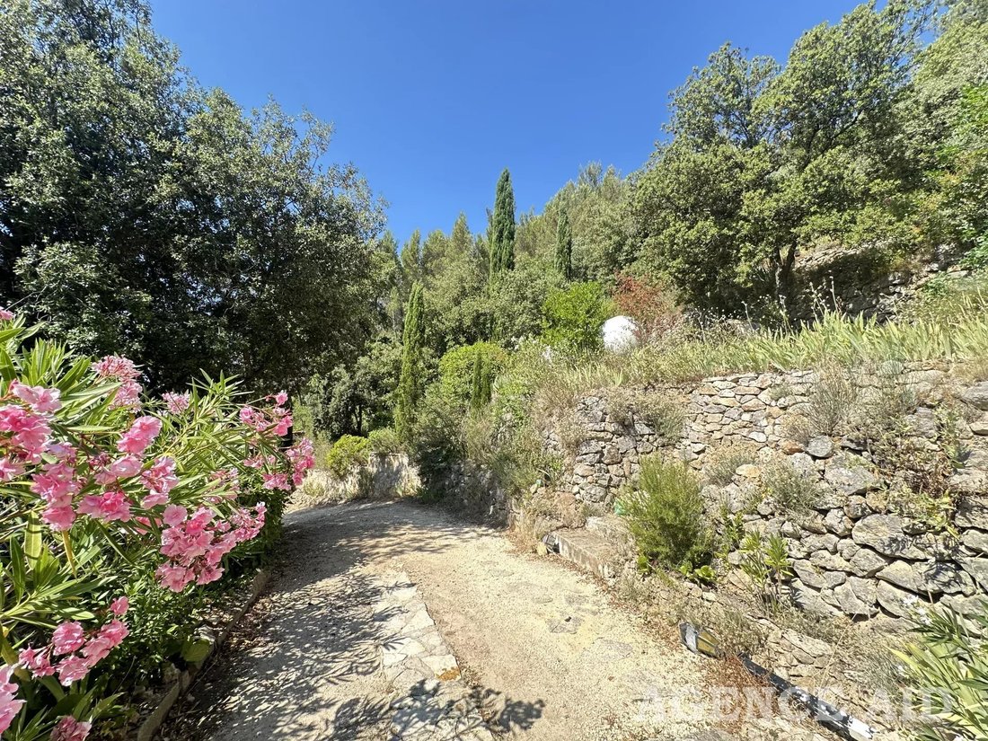 Estate in Cuges-les-Pins, Provence-Alpes-Côte d'Azur, France 1 - 18328215