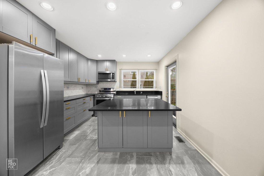 House in Buffalo Grove, Illinois, United States 3 - 18327576