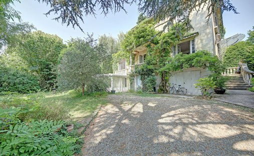 Villa in Les Coteaux de Seine, Louveciennes, France 1