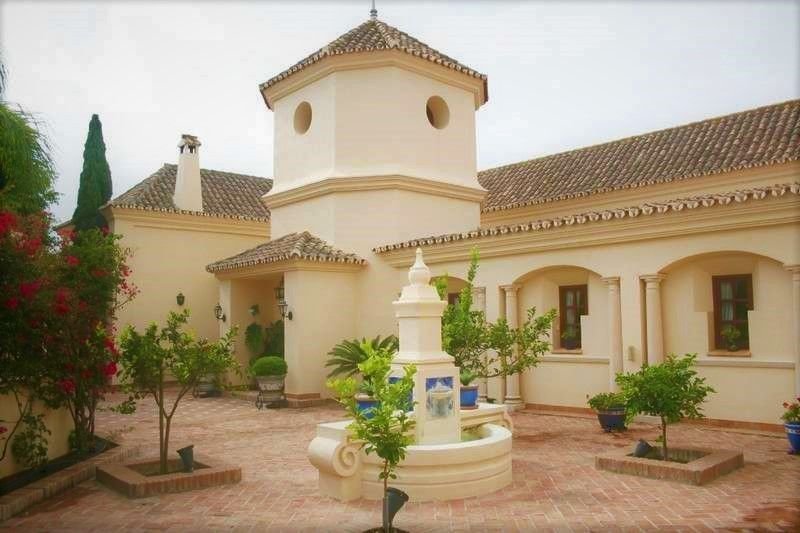 Villa in San Pedro de Alcantara, Andalusia, Spain 3 - 18329902