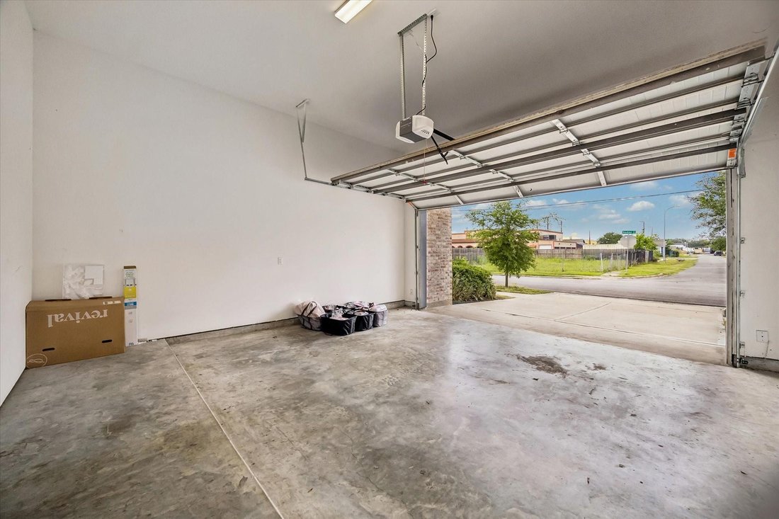House in Houston, Texas, United States 5 - 18327651