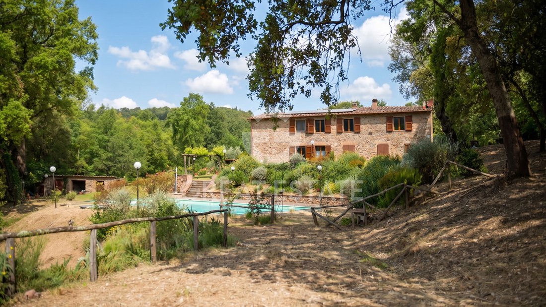 Estate in Monticiano, Tuscany, Italy 1 - 18329424