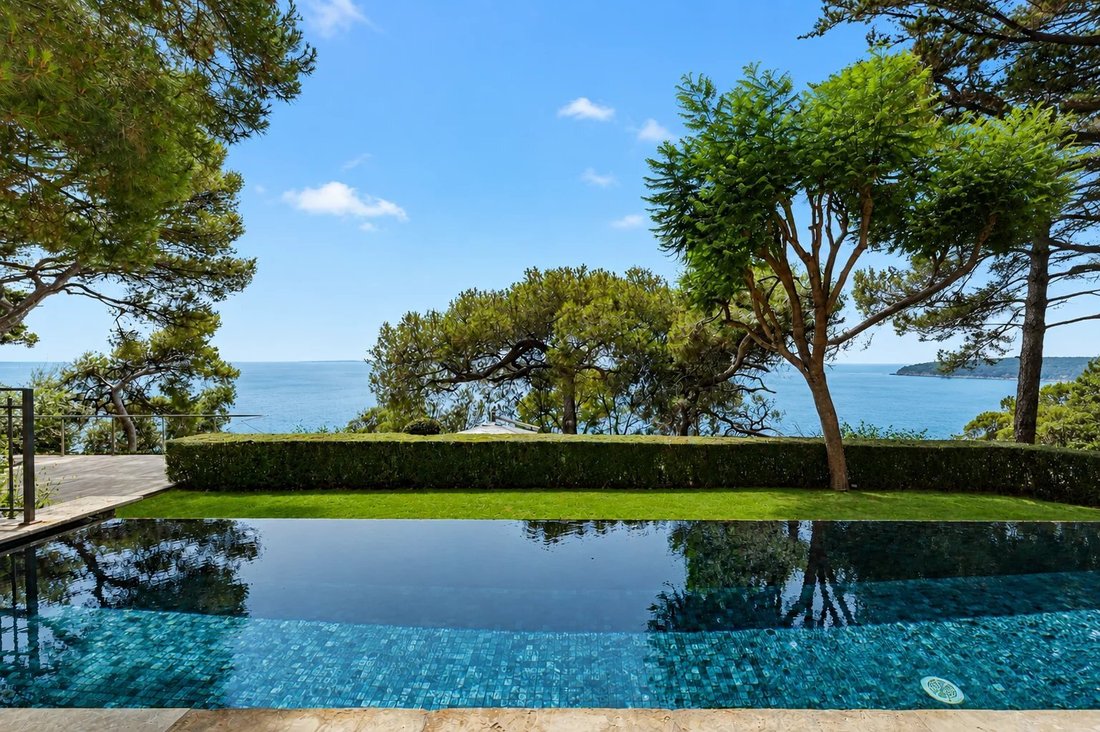 Villa in Saint-Jean-Cap-Ferrat, Provence-Alpes-Côte d'Azur, France 2 - 15875427