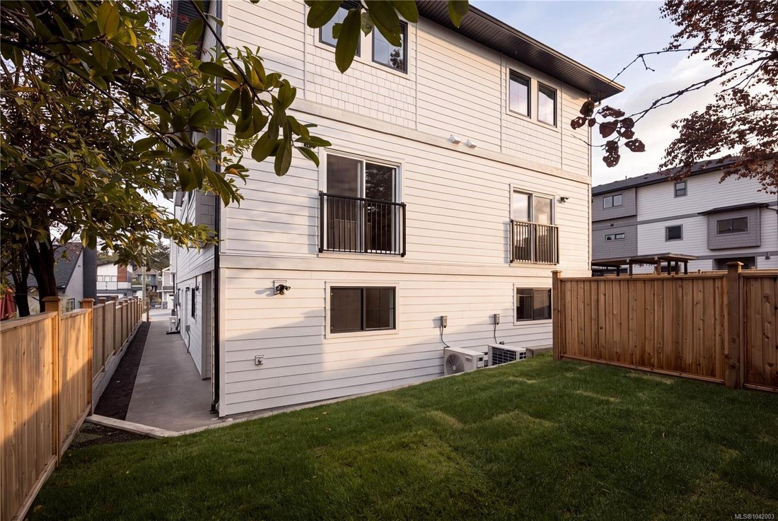 House in Saanich, British Columbia, Canada 4 - 18331796