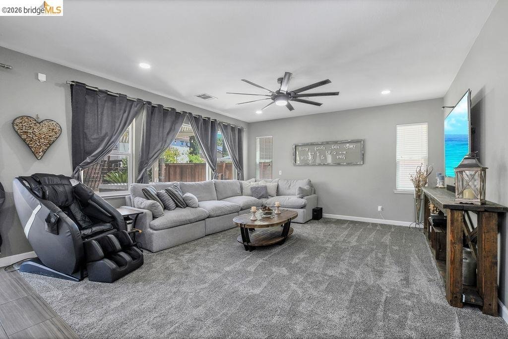 Brentwood, California, United States 3 - 18328562
