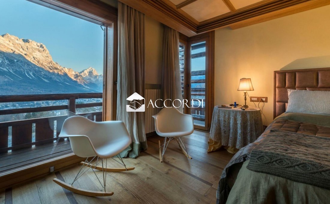 Villa a Cortina d'Ampezzo, Veneto, Italia 1 - 18328231
