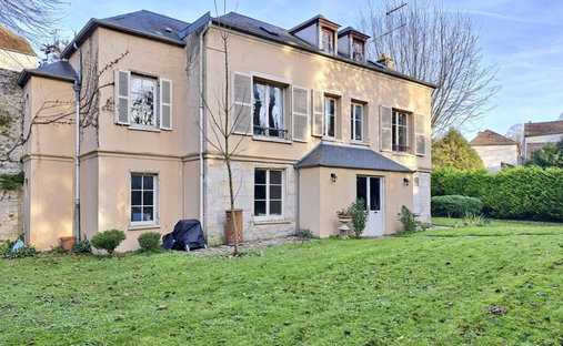 House in Senlis, Hauts-de-France, France 1