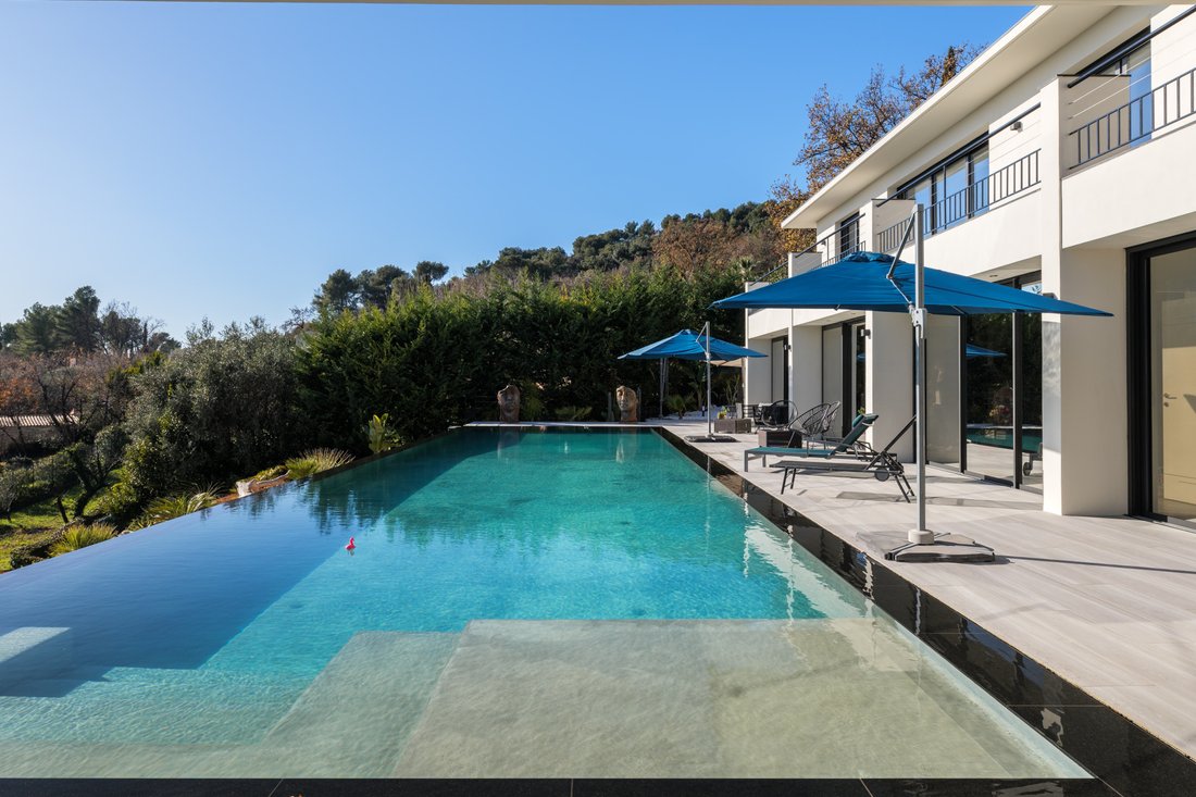 Villa in Tourrettes-sur-Loup, Provence-Alpes-Côte d'Azur, France 1 - 18330540