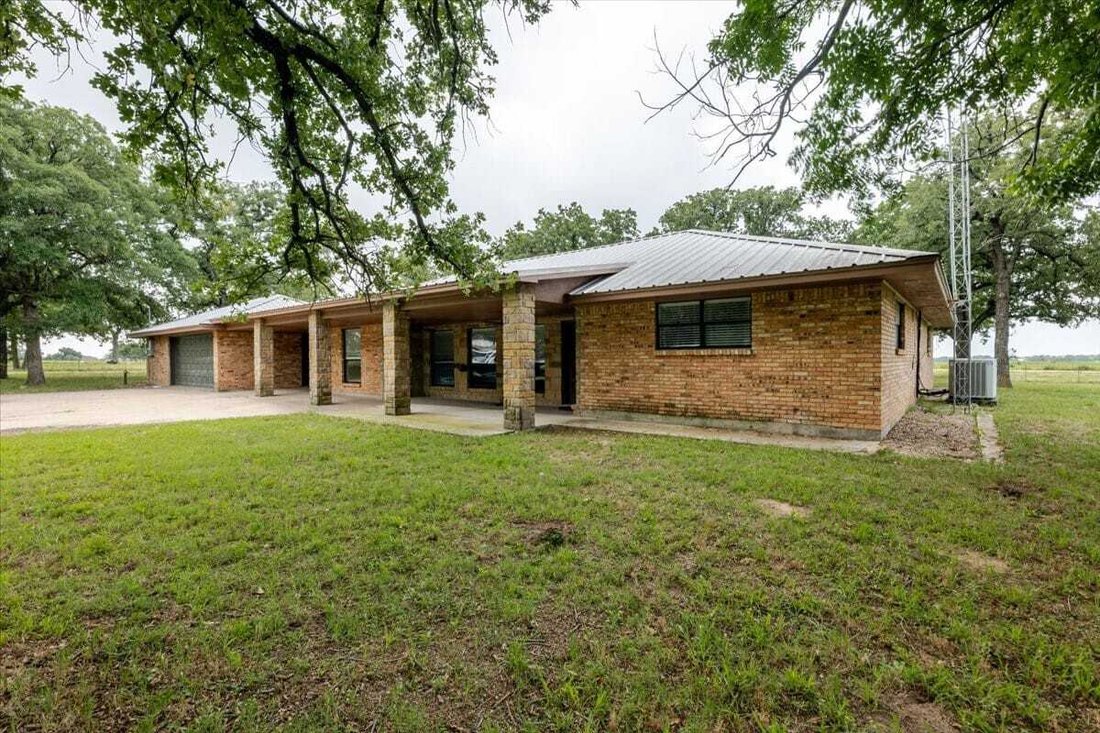 House in Weatherford, Texas, United States 2 - 18150981