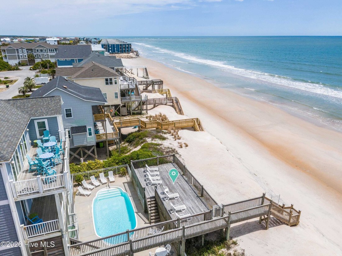 House in North Topsail Beach, North Carolina, United States 3 - 17831422