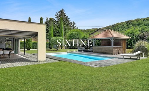 House in Champfleuri, Bourgoin-Jallieu, France 1
