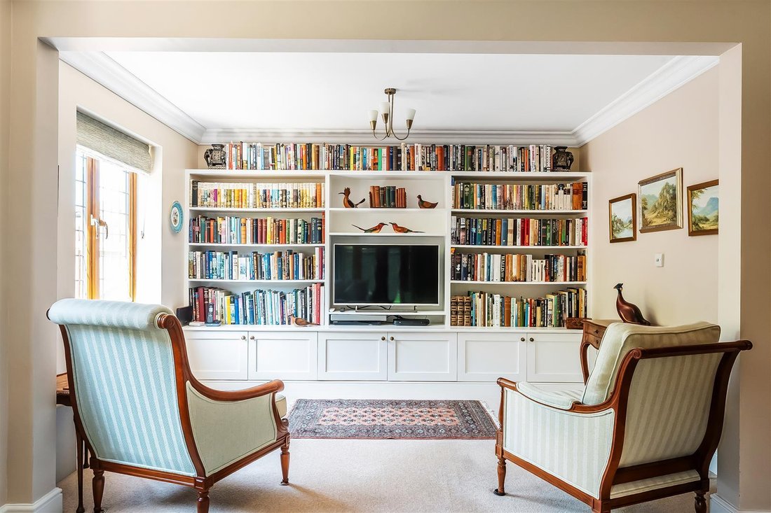 House in Great Bookham, England 5 - 18326863