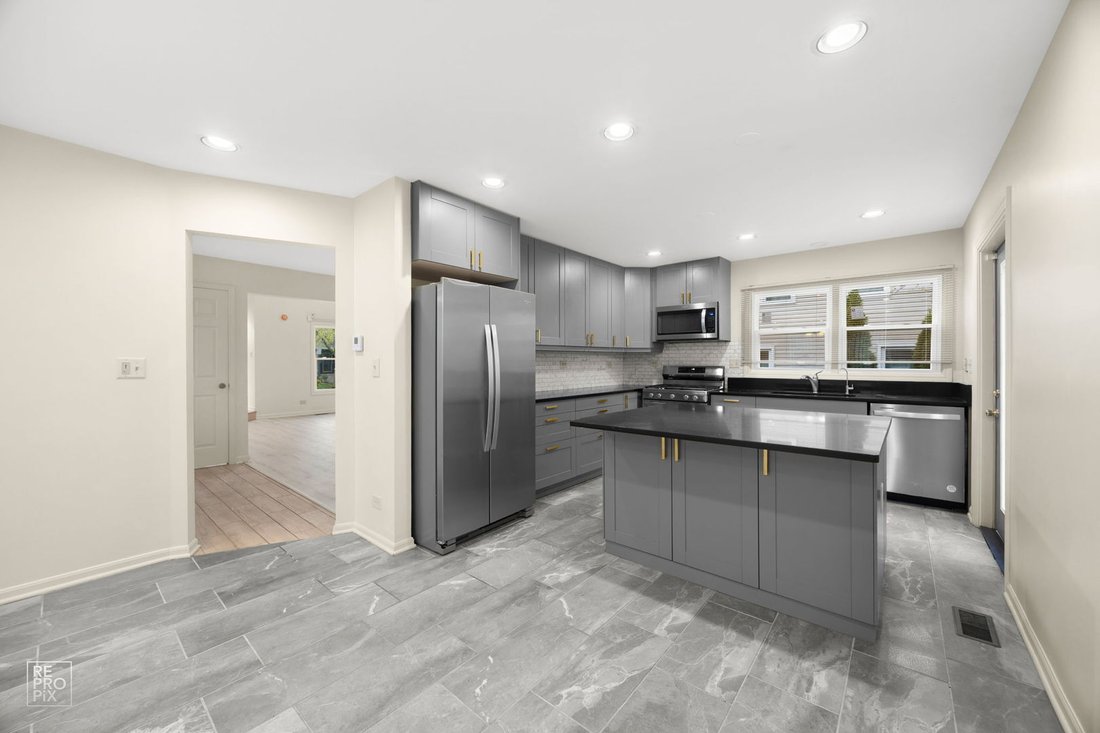 House in Buffalo Grove, Illinois, United States 4 - 18327576