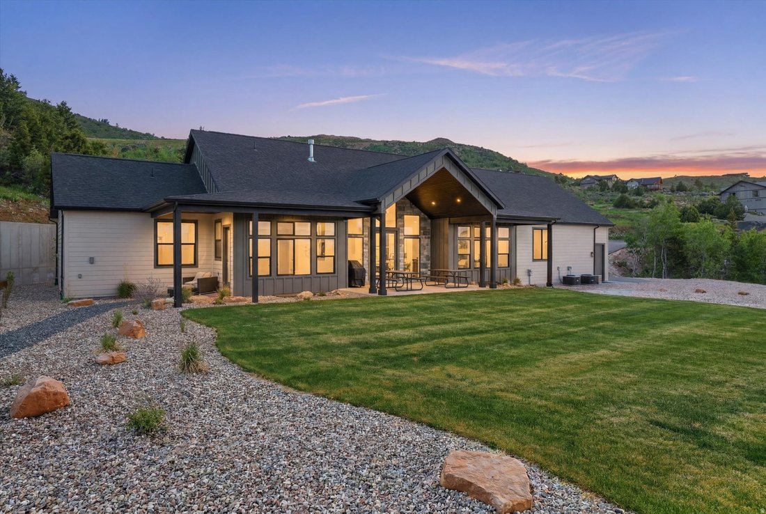 House in Garden, Utah, United States 1 - 18330598