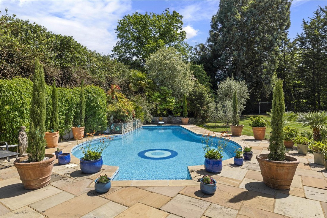 House in Fairmile, Elmbridge, England 3 - 18331024