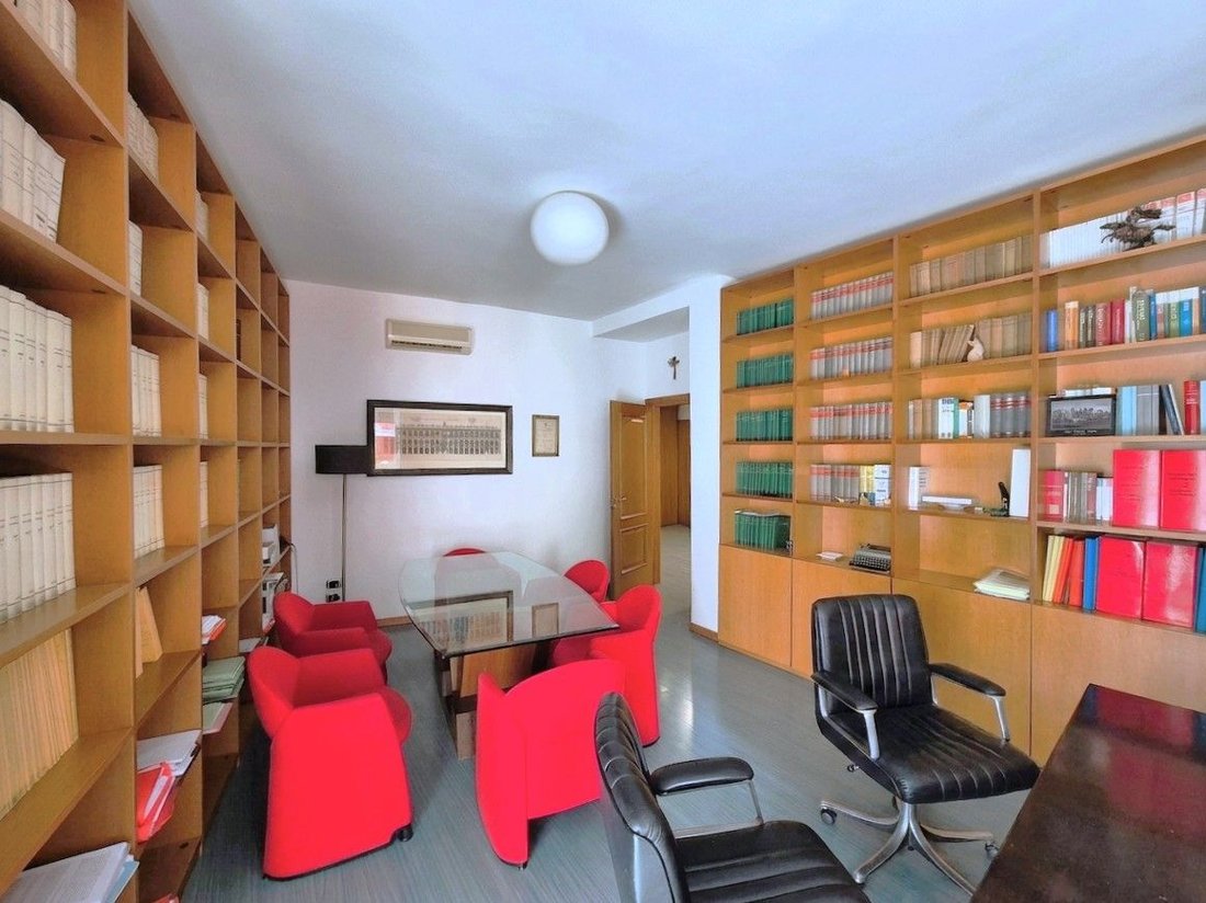 Apartment in Naples, Campania, Italy 3 - 18329343