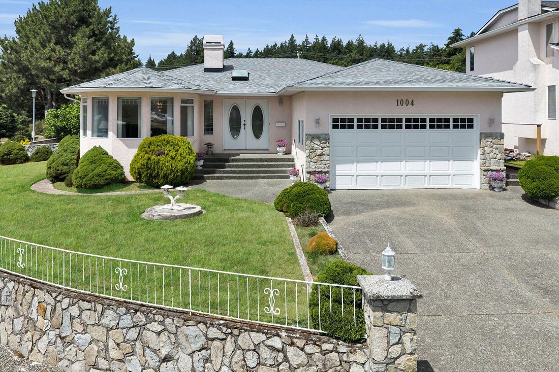 House in Saanich, British Columbia, Canada 1 - 18328720