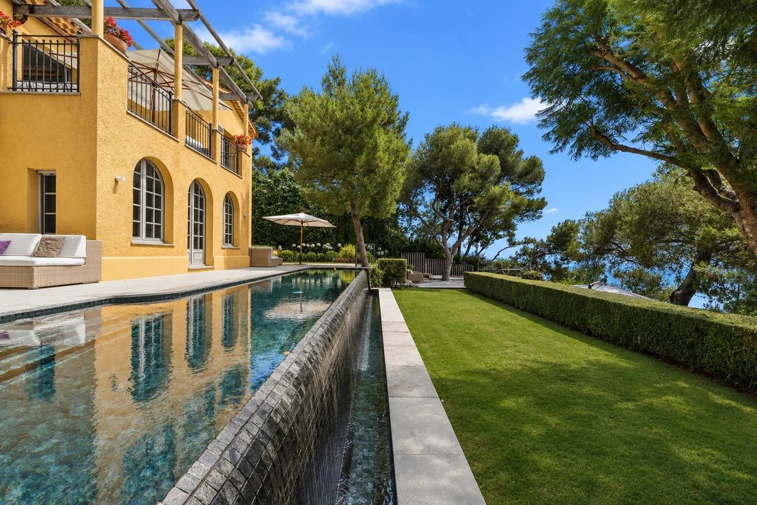 Villa in Saint-Jean-Cap-Ferrat, Provence-Alpes-Côte d'Azur, France 4 - 15875427