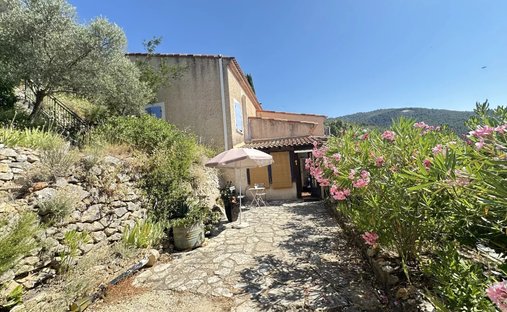 Estate in Cuges-les-Pins, Provence-Alpes-Côte d'Azur, France 1
