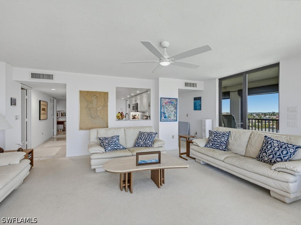 Condo in Naples, Florida, United States 5 - 18329348