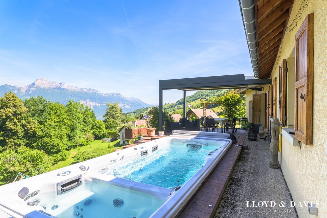 Villa in La Combe-de-Lancey, Auvergne-Rhône-Alpes, France 1 - 18332273
