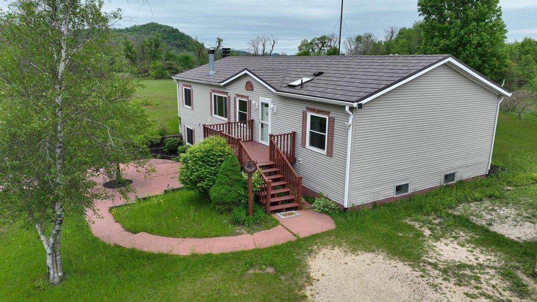 House in Gotham, Wisconsin, United States 3 - 18326908