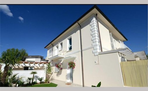 Villa in Center, Forte dei Marmi, Tuscany 1