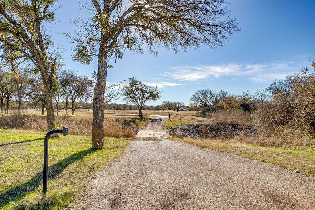 House in Cleburne, Texas, United States 5 - 17585672