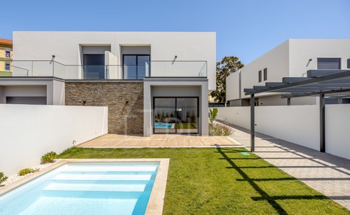 House in Parede, Lisbon, Portugal 1